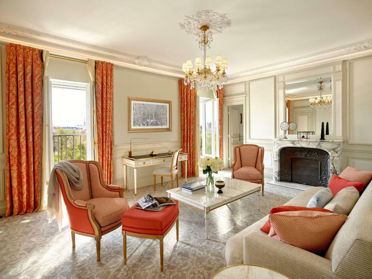 Executive Suite Eiffel view,807098589:JPEG